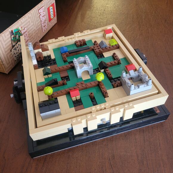 LEGO Ideas: Maze 21305 100% Complete Instructions And Box Included - Picture 11 of 11